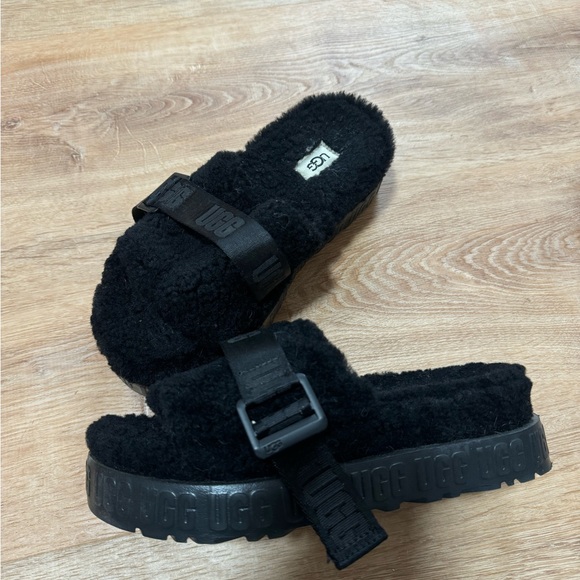 UGG slippers - Picture 3 of 4